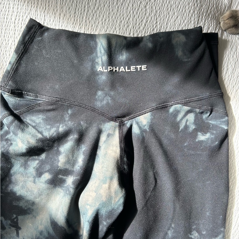 Alphalete Surface Black and Gray Tie-Dye Leggings
